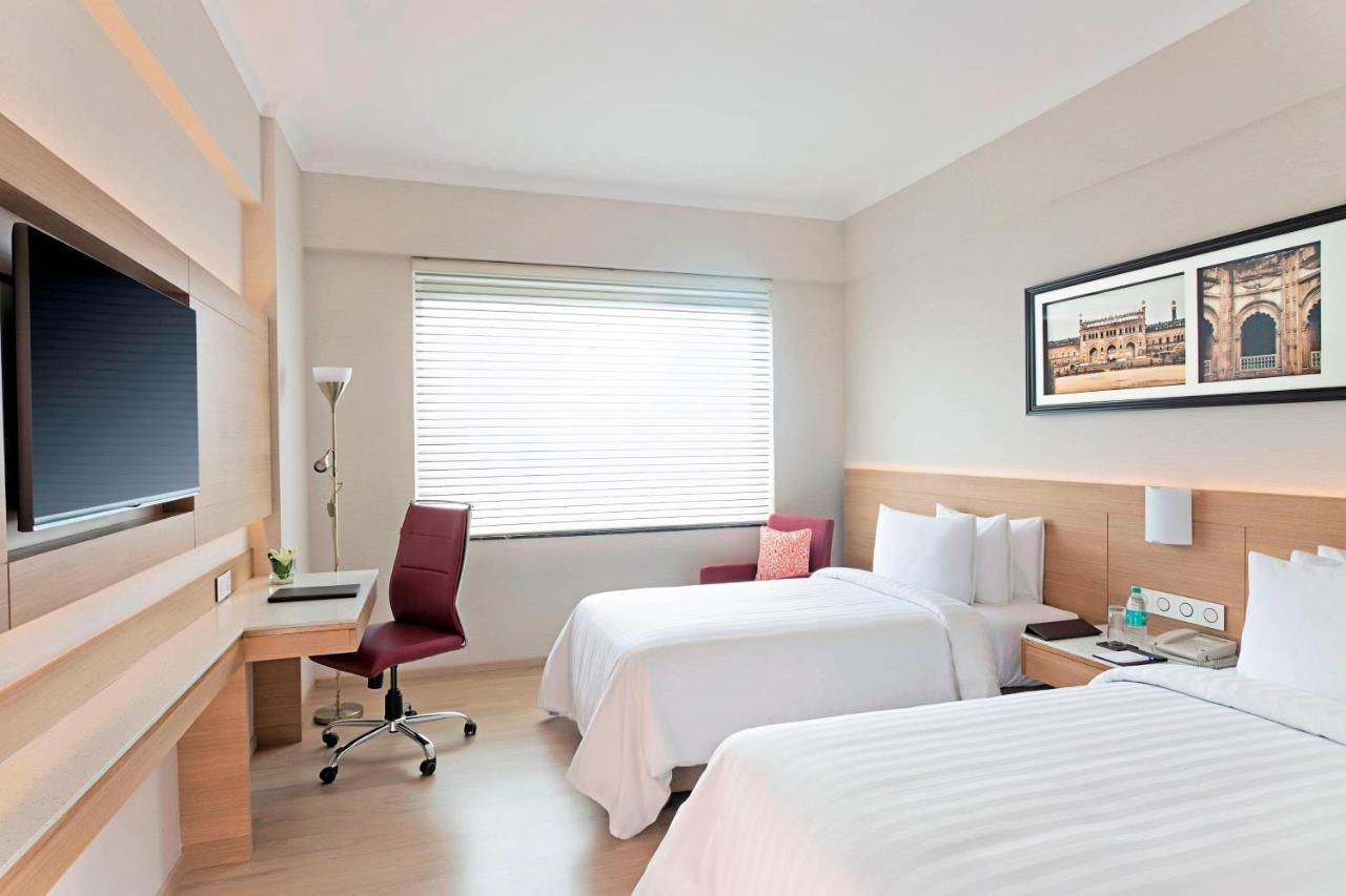 Hotel Fairfield By Marriott Lucknow Extérieur photo