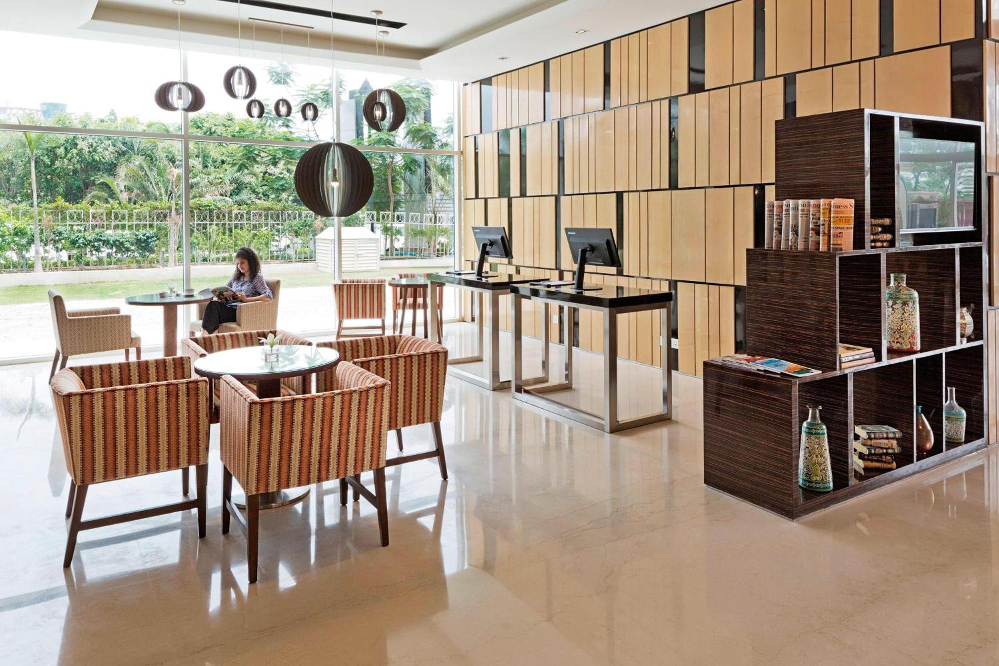 Hotel Fairfield By Marriott Lucknow Extérieur photo