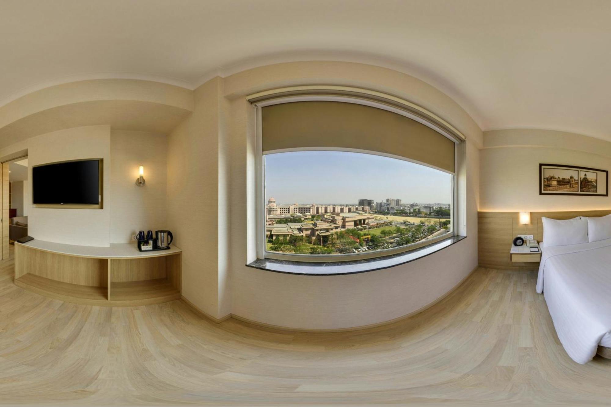 Hotel Fairfield By Marriott Lucknow Extérieur photo